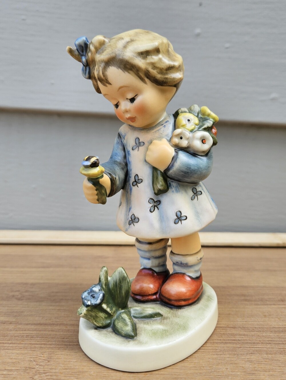 Goebel Hummel Figurine, Bumblebee Friend HUM 837